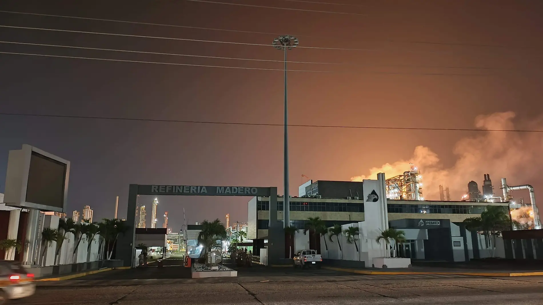 En Pemex emanan diversos gases contaminantes que pueden llegar afectar a la población